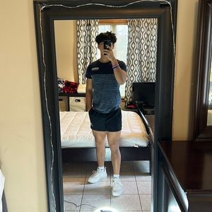 Hollister/ Graphic Tee/ Small